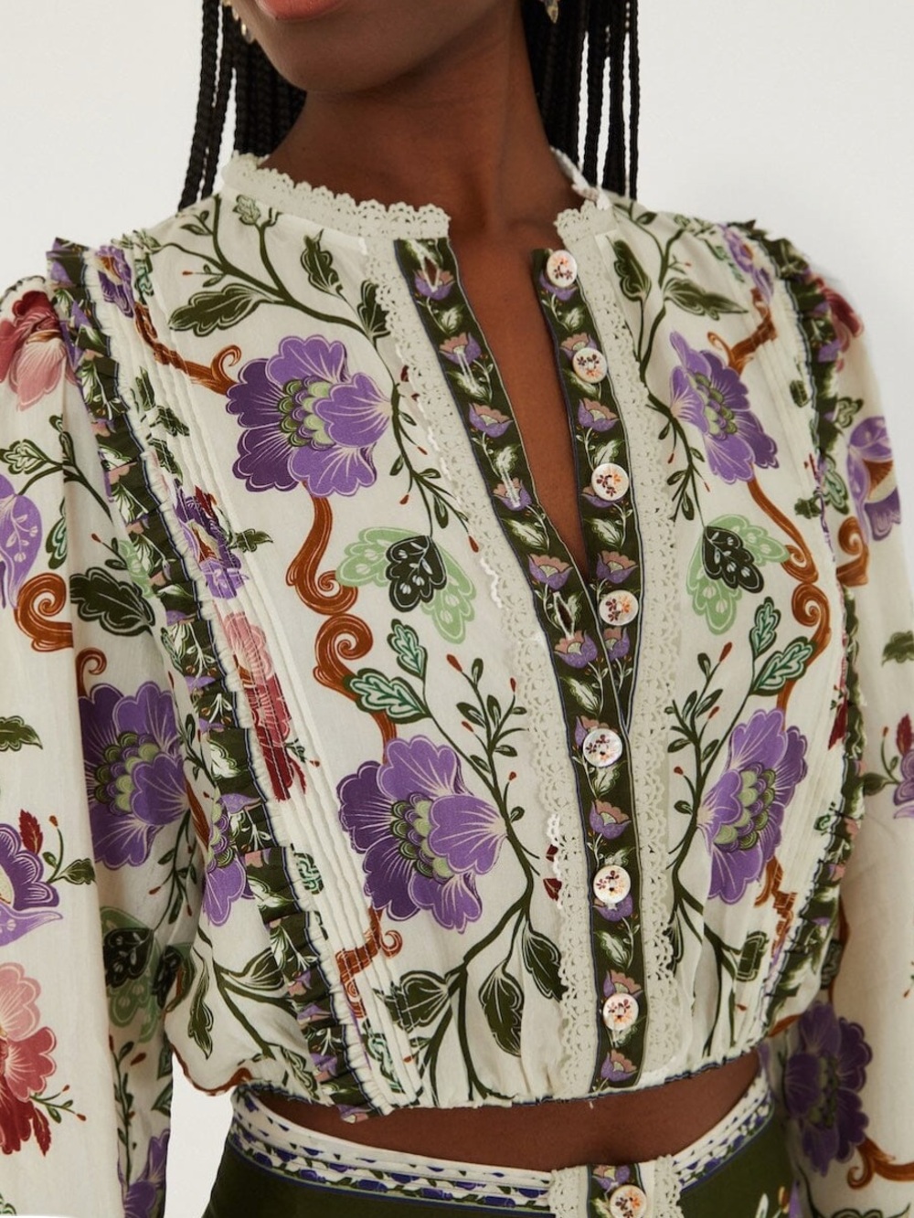 🦹🏼‍♀️ FARM Rio Cream Rococo Flowers Lace Long Sleeve Blouse